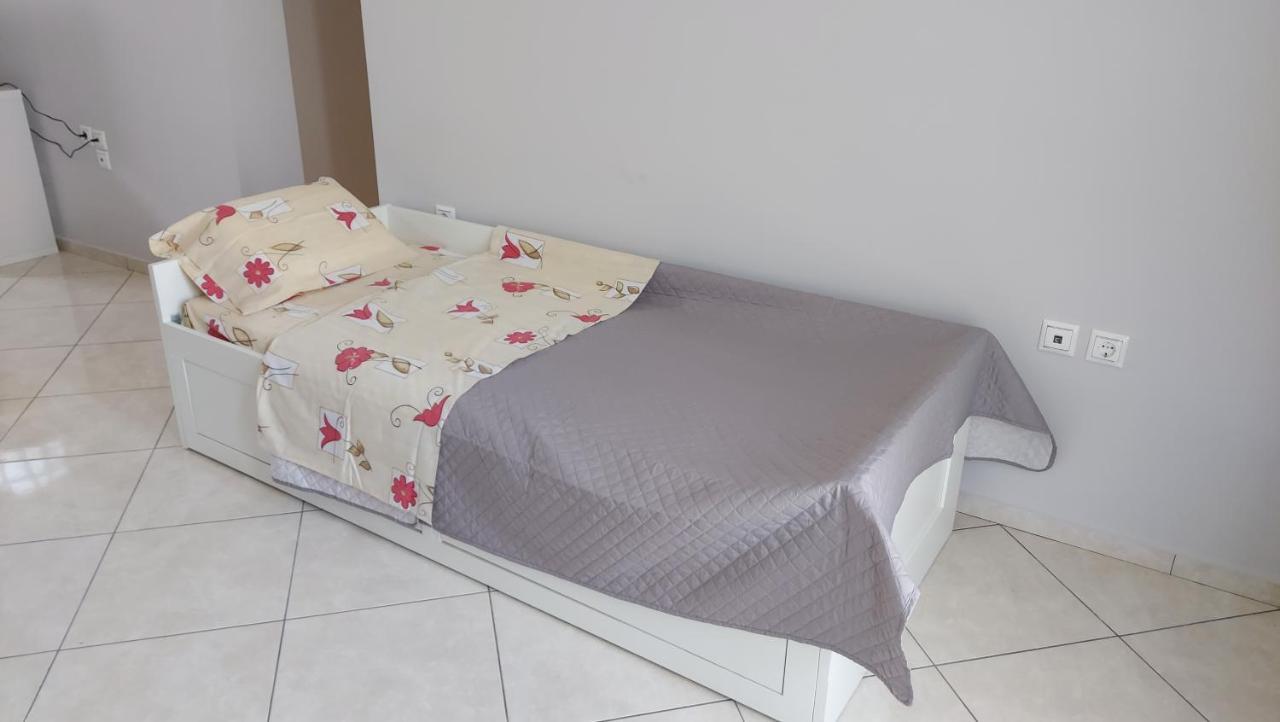 Gianni & Sophia Airport House Apartment อาร์เตมีดา ภายนอก รูปภาพ