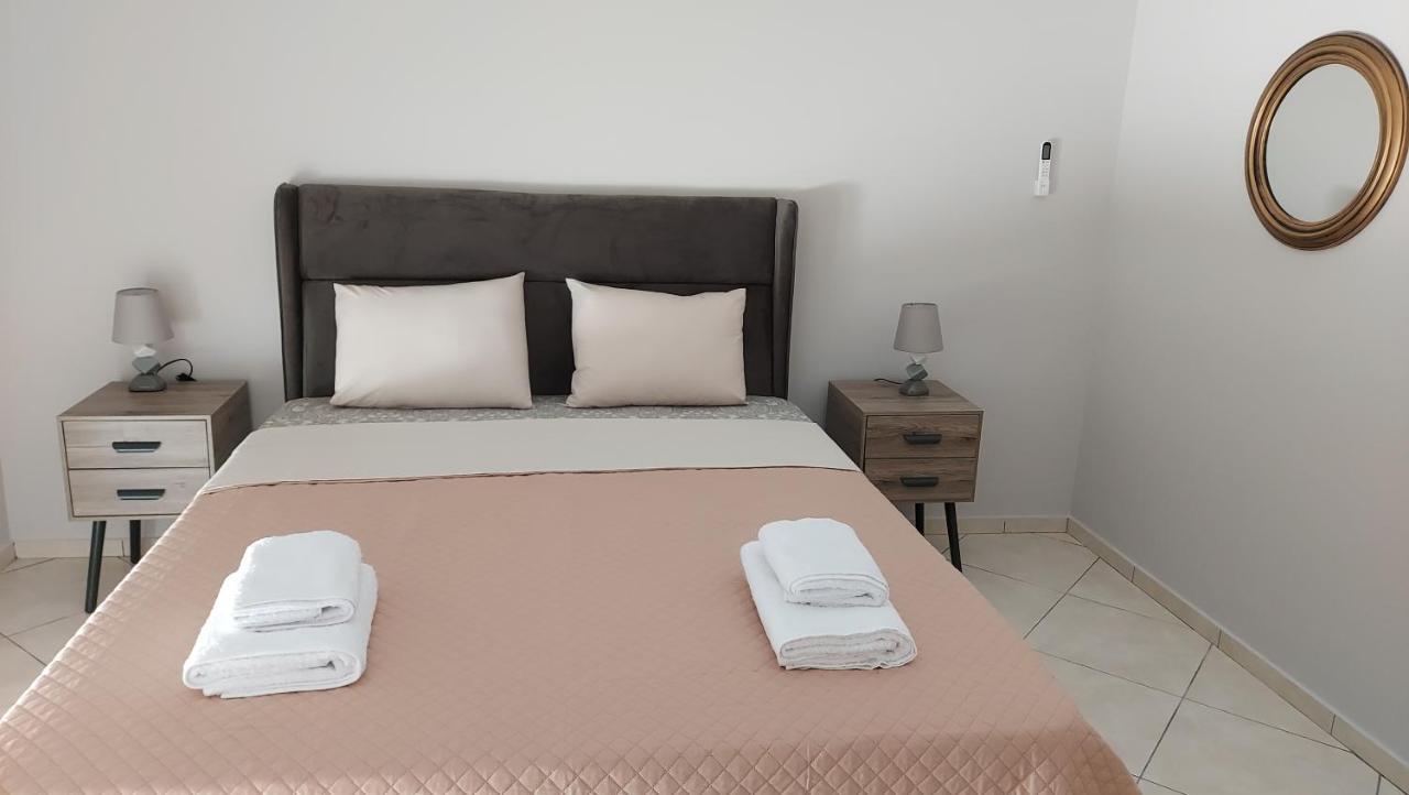 Gianni & Sophia Airport House Apartment อาร์เตมีดา ภายนอก รูปภาพ